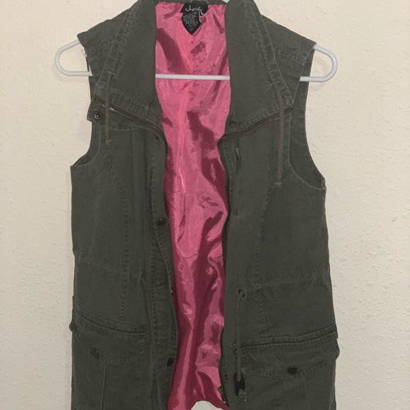 Sleeveless jean jacket - Picture 2 of 5